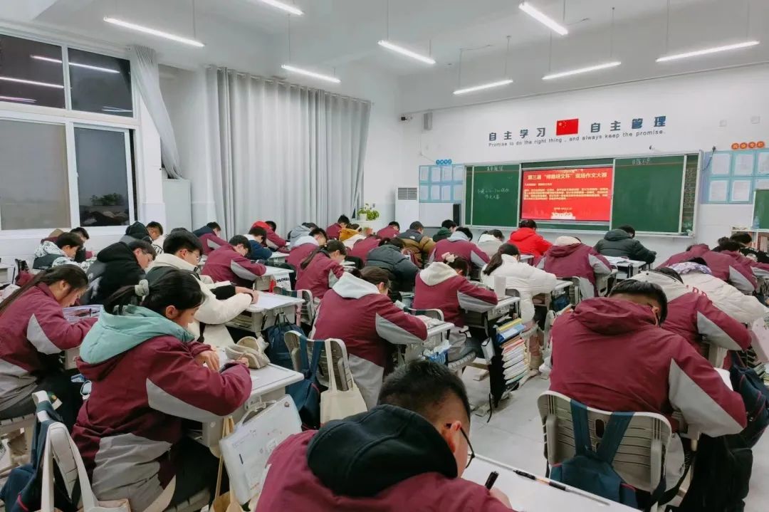 二月桃李爭(zhēng)春好，一朝“筆”拼興致高 | 初中部第三屆“博雅培文杯”現(xiàn)場(chǎng)作文大賽