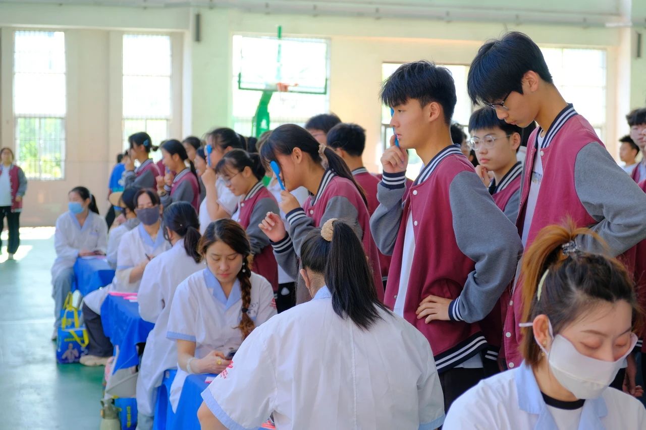 視力篩查進(jìn)校園，共筑“睛”彩人生 | 蚌埠博雅培文開展校園視力篩查工作